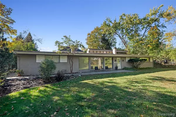 2380 Klingensmith Road, Bloomfield, MI 48302