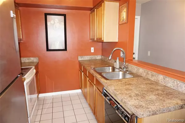 Farmington Hills, MI 48334,27991 Rollcrest Road