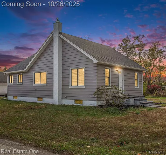 5251 Pontiac Lake Road, Waterford, MI 48327