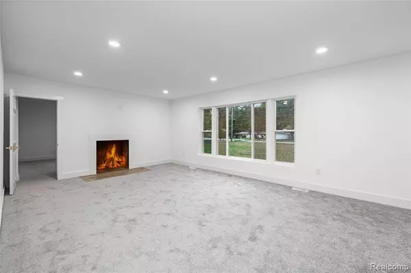 Southfield, MI 48033,24390 Green Valley Street