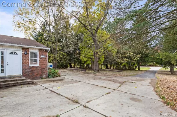 Commerce Twp, MI 48390,2124 Welch Road