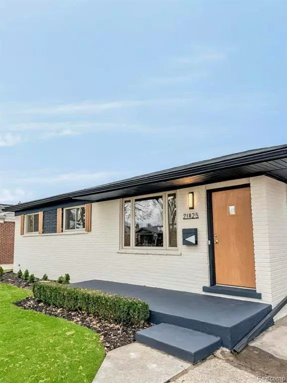 Saint Clair Shores, MI 48082,21425 Parkway Street