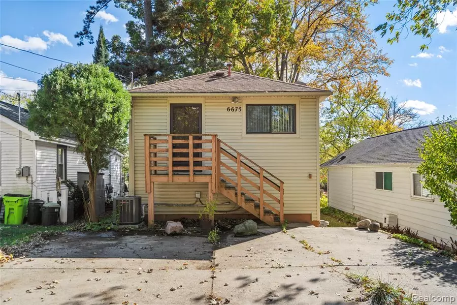 6675 Langtoft Street, West Bloomfield, MI 48324