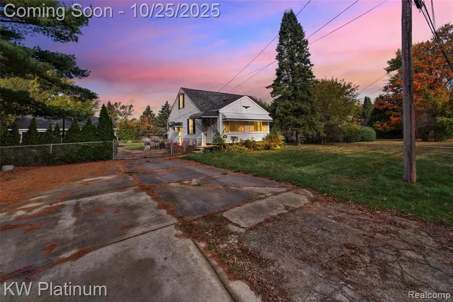 49171 Fuller Road, Chesterfield, MI