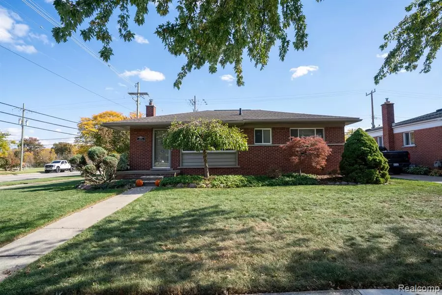 2209 Churchill Avenue, Trenton, MI 48183