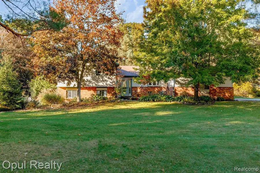 5885 Cedar Knoll Drive, Brighton, MI 48116