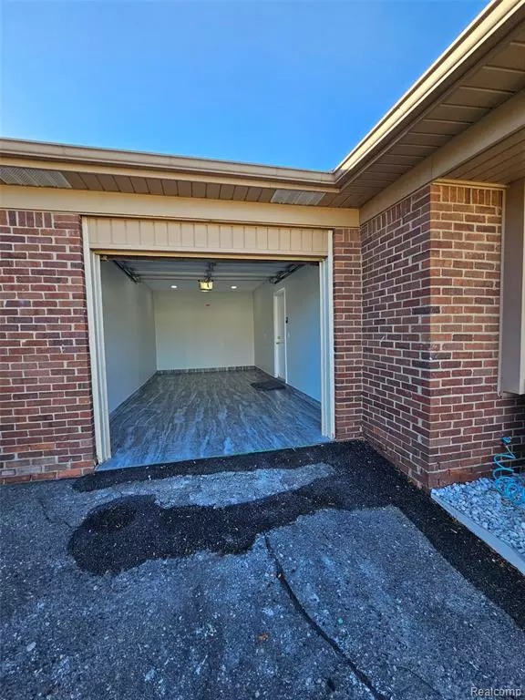 Troy, MI 48083,2926 Roundtree Drive