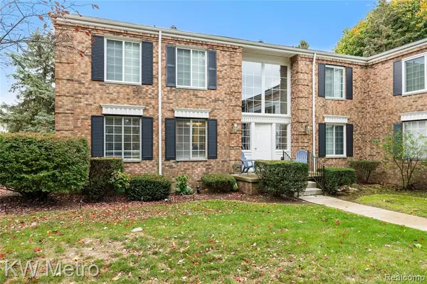 635 E Fox Hills Drive, Bloomfield Hills, MI 48304