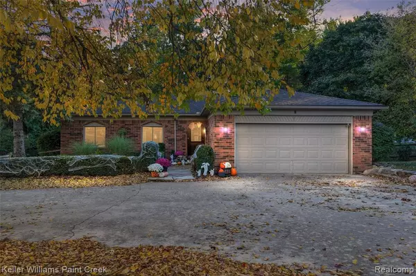 912 E Gunn Road, Rochester, MI 48306