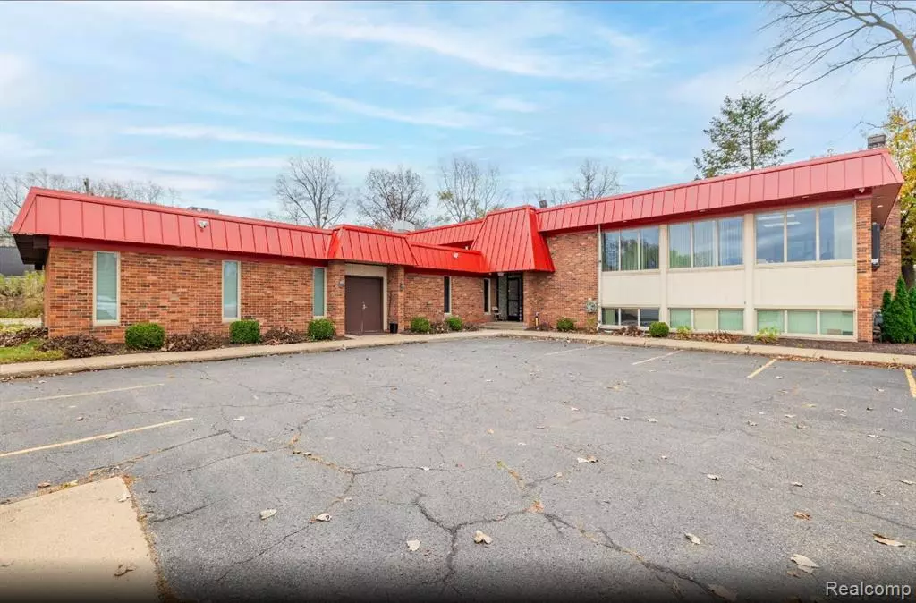 Sylvan Lake, MI 48320,2177 Orchard Lake Road