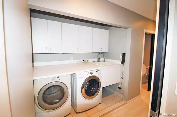 Fenton, MI 48220,611 W 9 Mile Road