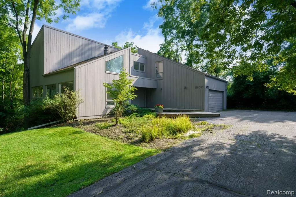 Bloomfield Hills, MI 48302,1907 Raymond Place