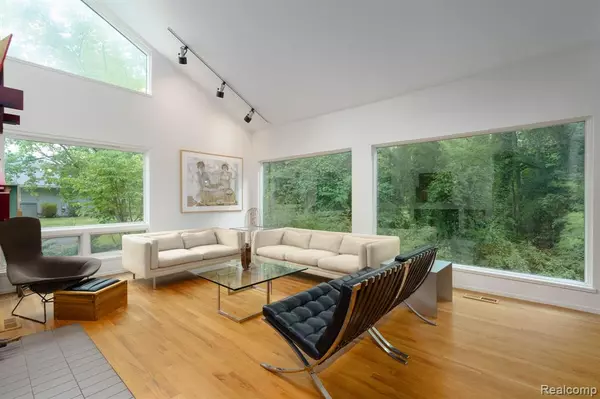 Bloomfield Hills, MI 48302,1907 Raymond Place