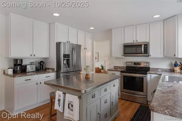 Farmington Hills, MI 48335,22416 Heathersett Crescent