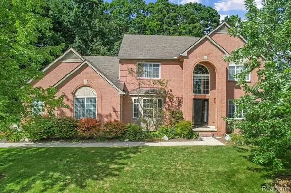 30182 Magnolia Dr Magnolia Drive, New Hudson, MI 48165