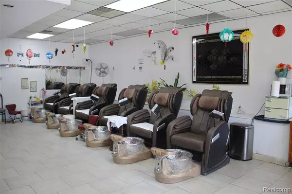 Detroit, MI 48219,18240 W 7 Mile Road w seven mile