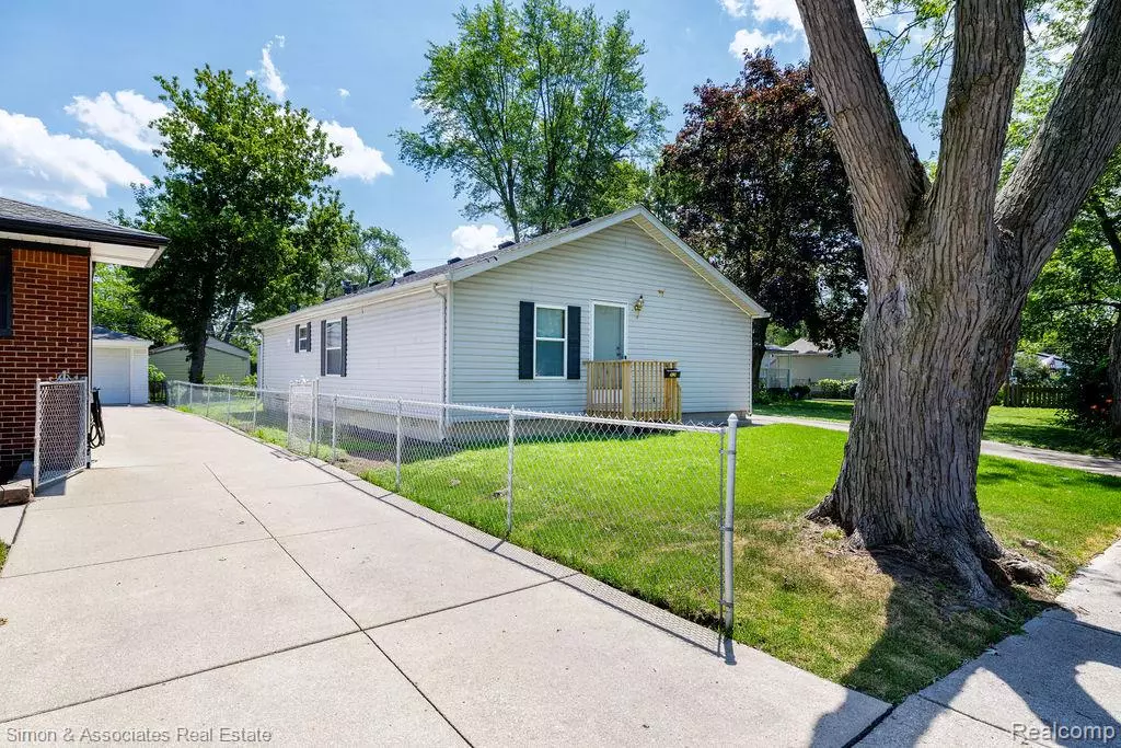 Dearborn Heights, MI 48125,4995 Croissant Street
