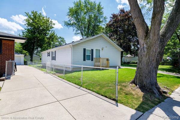 4995 Croissant Street, Dearborn Heights, MI 48125