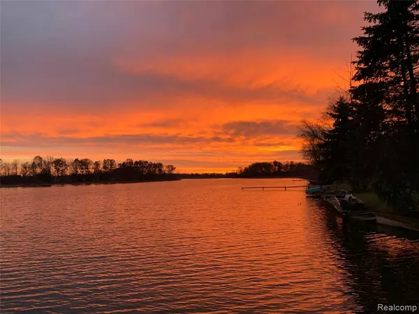 Brooklyn, MI 49230,577 Norvell Beach Drive