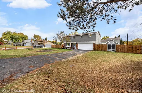 Waterford, MI 48329,2606 Caterham Drive