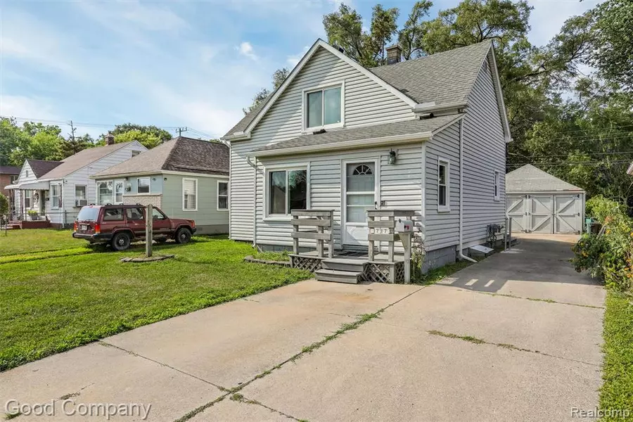 1727 E Elza Avenue, Hazel Park, MI 48030