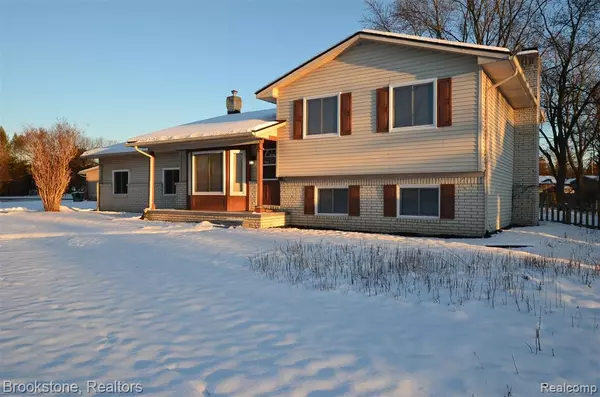 7244 Chapel View Drive, Clarkston, MI