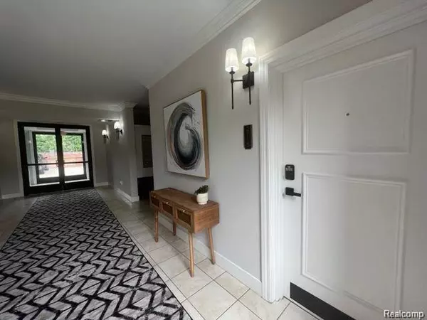 Birmingham, MI 48009,2721 E MAPLE Road