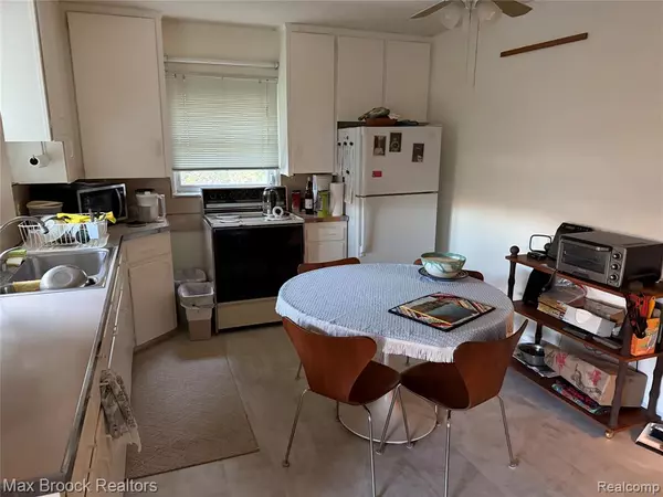 West Bloomfield, MI 48323,6433 Walnut Lake Road