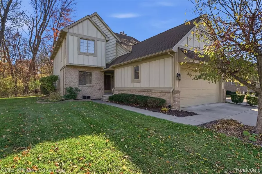 2750 Maple Forest Drive, Wixom, MI 48393