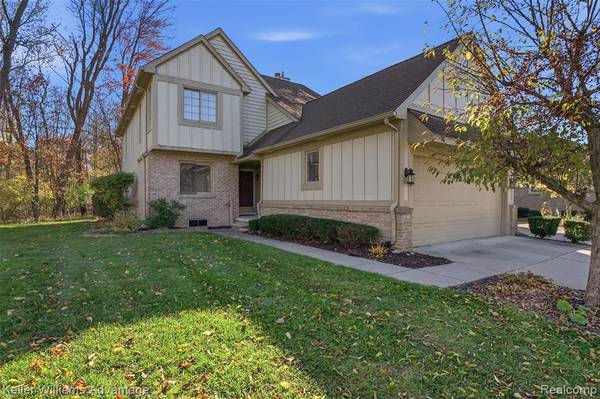 2750 Maple Forest Drive, Wixom, MI 48393