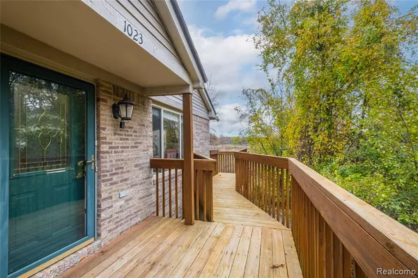 Holly, MI 48442,1023 Old Leake Court