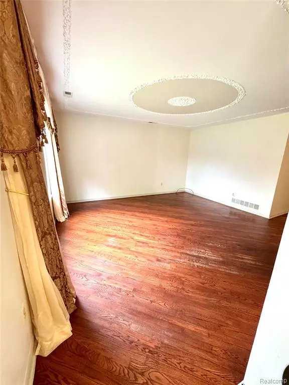 Dearborn Heights, MI 48125,3925 Clippert Street