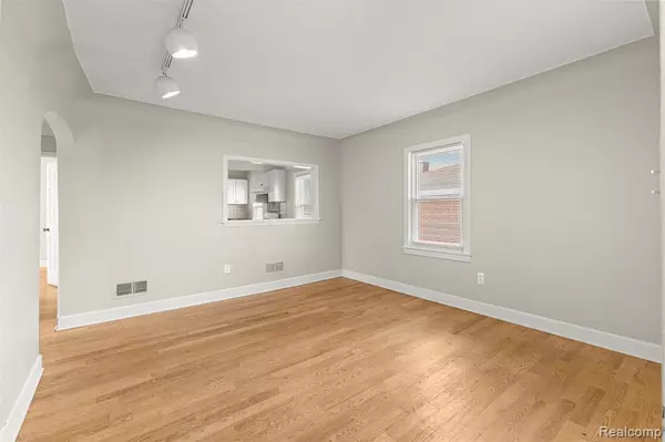 Dearborn Heights, MI 48127,7139 Centralia Street