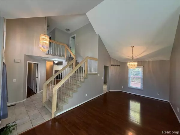 39588 Squire, Novi, MI