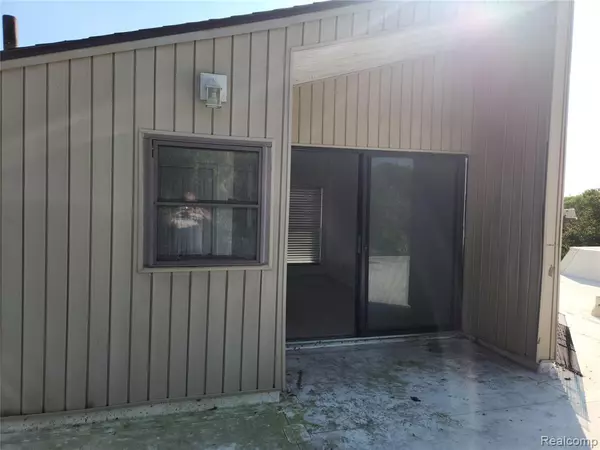 Mount Clemens, MI 48043,25 Dickinson Street