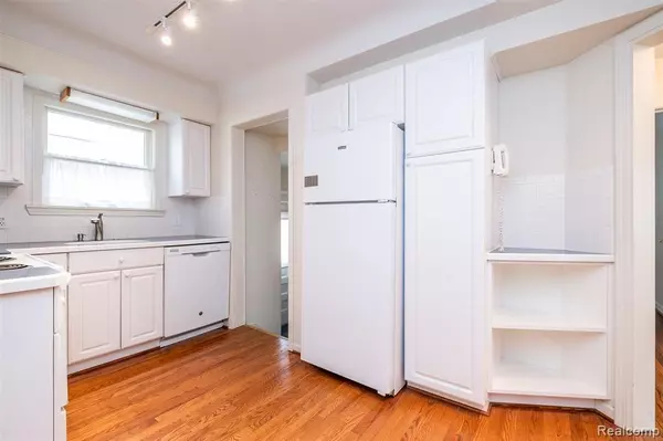 Beverly Hills, MI 48025,32210 Sheridan Drive