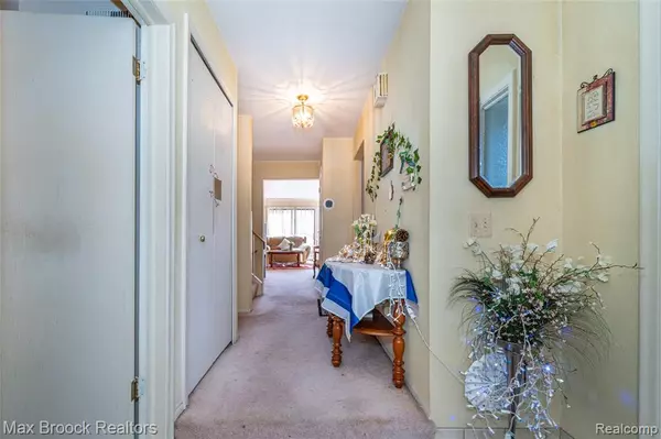 Northville, MI 48167,862 Yorktown Court