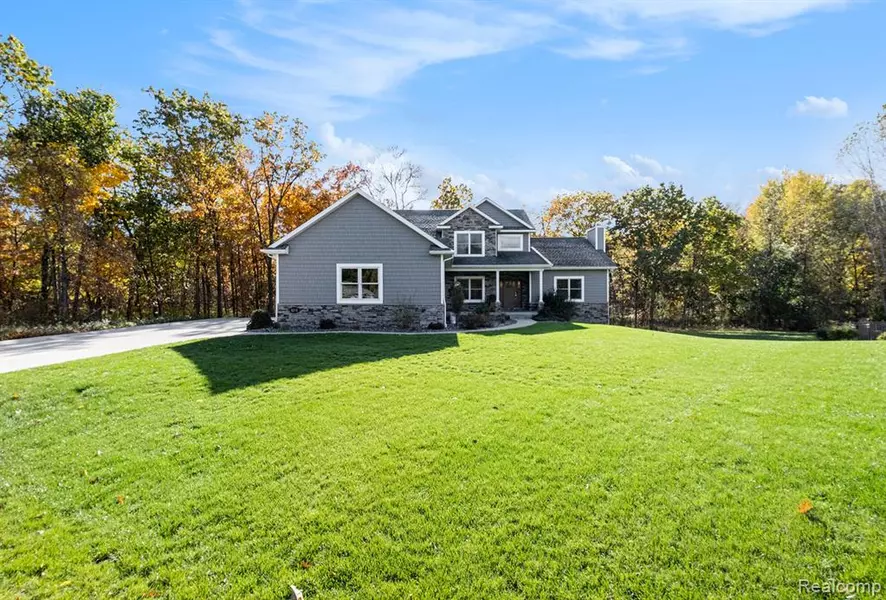 1281 Victoria Lane, Fenton, MI 48430