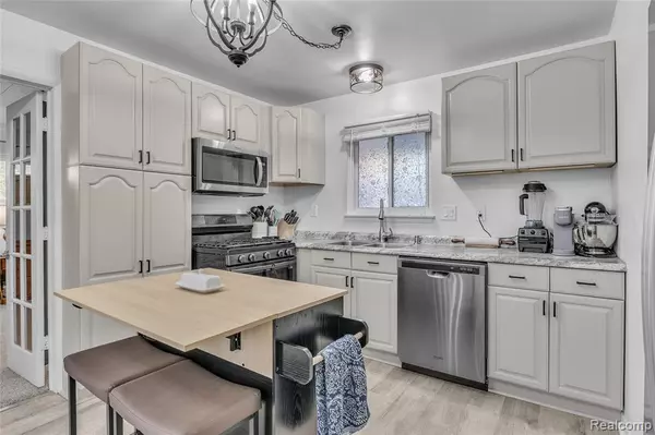 Farmington Hills, MI 48336,23372 Larkshire Street