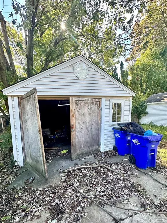 Detroit, MI 48205,15860 Faircrest Street