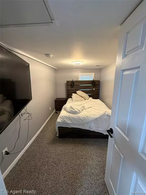 Warren, MI 48089,8645 Ford Avenue