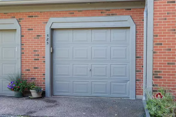 Walled Lake, MI 48390,585 Winwood Circle