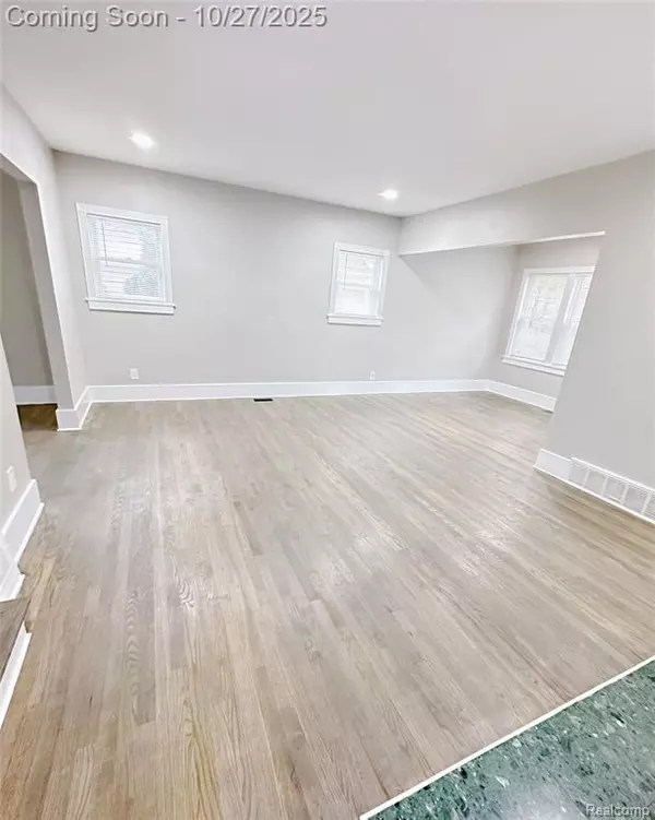 Birmingham, MI 48009,524 Oakland Avenue