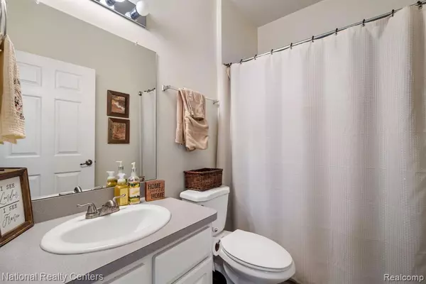 Waterford, MI 48328,2960 Cottonwood Drive