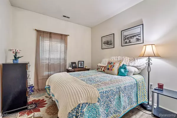 Waterford, MI 48328,2960 Cottonwood Drive