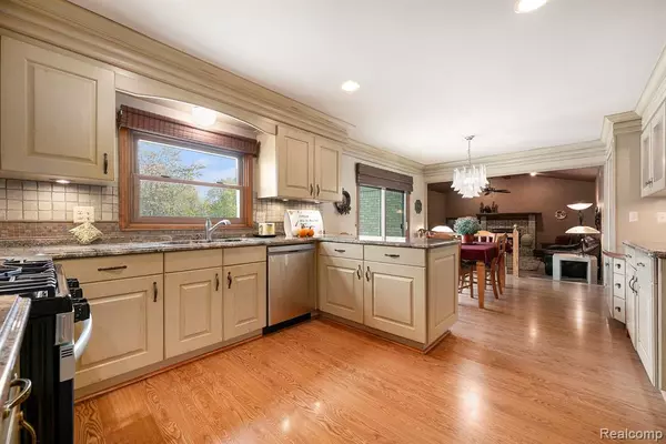 Novi, MI,24416 Venice Drive