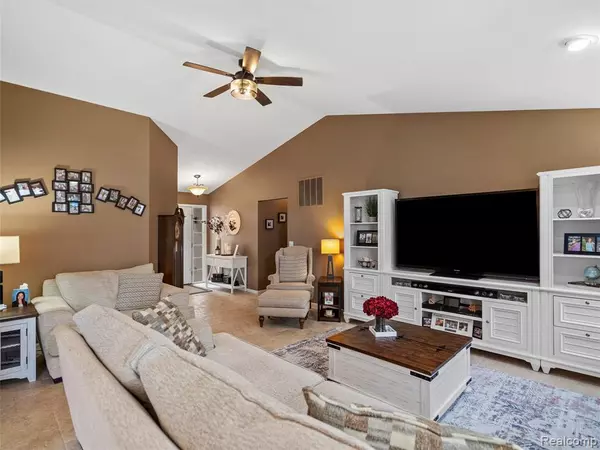 Macomb, MI 48042,56714 Winding Creek Drive