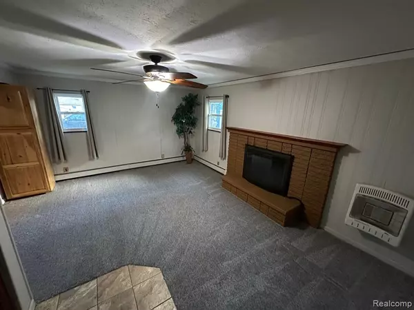 941 Shoshone Circle, Waterford, MI 48327