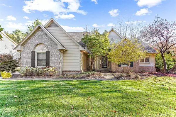 7185 Aaronway Drive, West Bloomfield, MI 48324