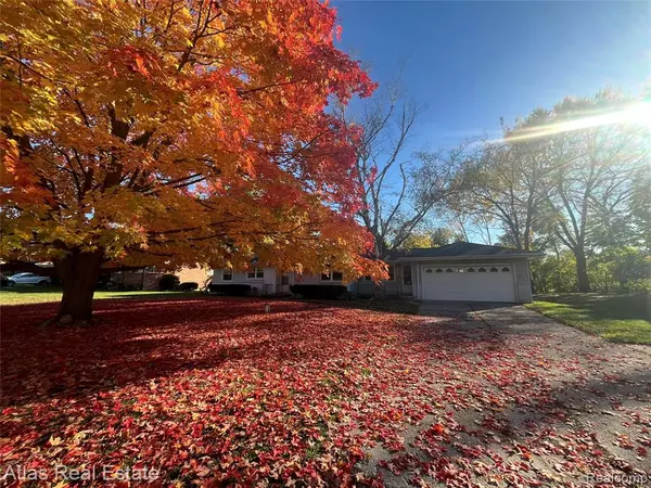 1032 Kennebec Road, Grand Blanc, MI 48439